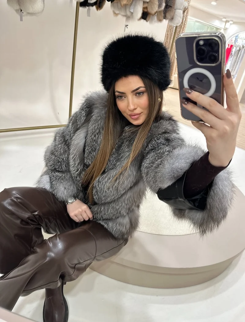 Pelice në tone argjendi e gri
